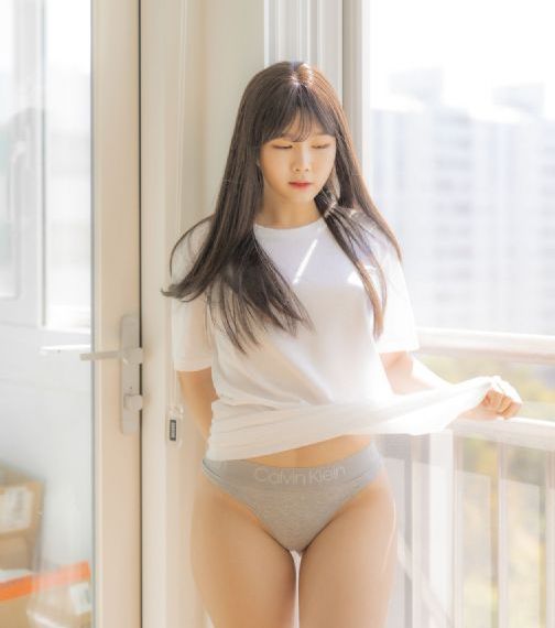 女大学生的沙龙_4K电影完整版
