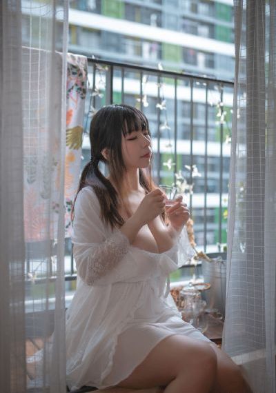穿1毫米的裙子跳舞视频教学_BD韩语手机免费观看
